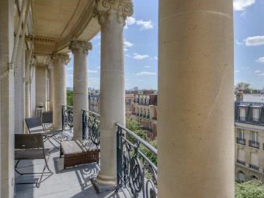 Paris Signature